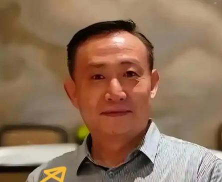 经济学家卢麒元力挺陈枫的一项硬核建议：谁敢蓄意篡改、丑化咱们的统编教材，就得按“