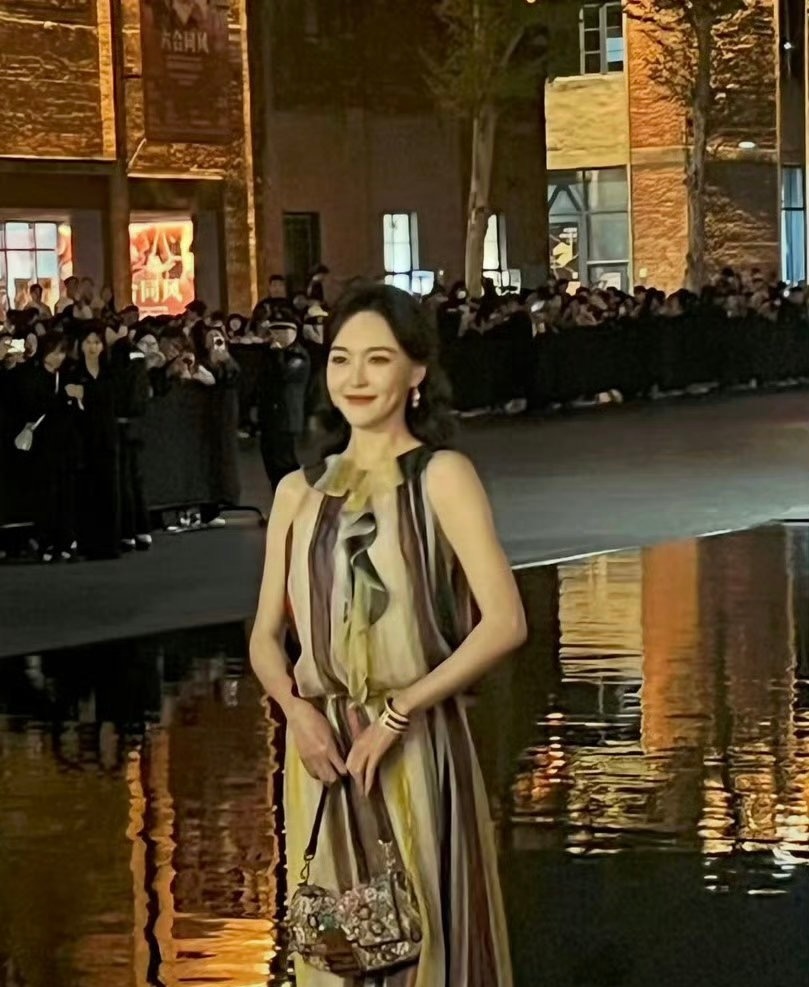 今天女明星的活动生图：虞书欣、孟子义、唐嫣，都挺漂亮的吧