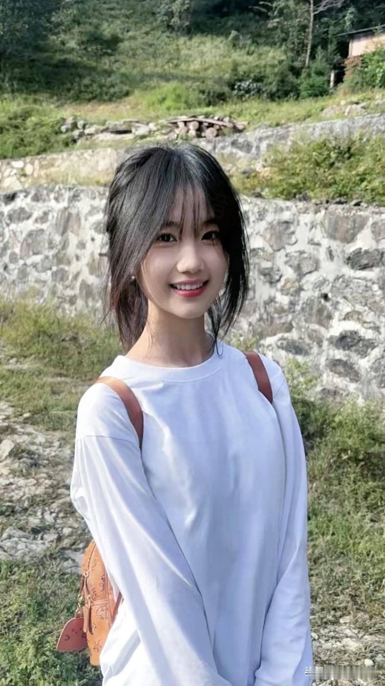携欢喜赴山野，借清风释烦忧，在绿意山间，邂逅松弛自在的自己。靓丽美照 自然清新照