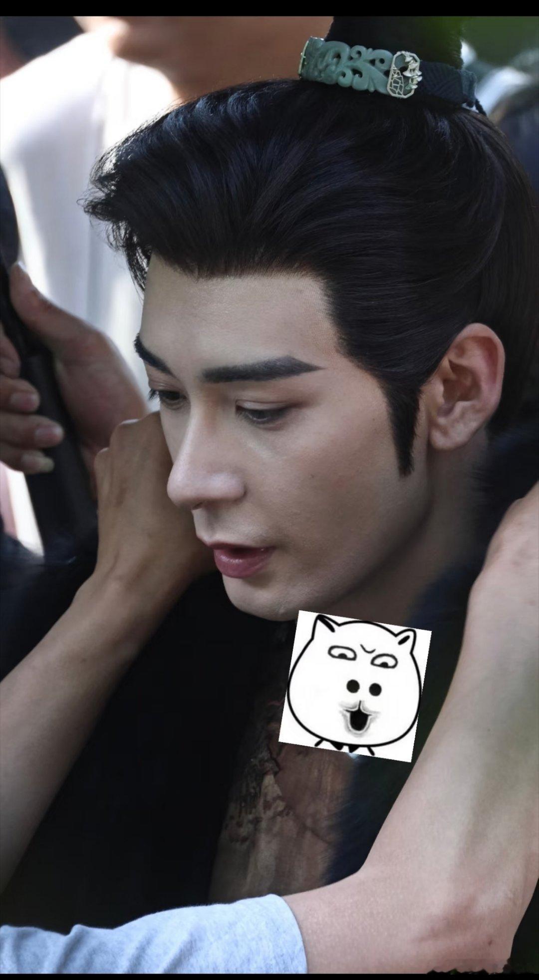 陈星旭今天这张生图真的好牛！！！这可是dp的大怼脸皮肤，五官无可挑剔！！！金枝