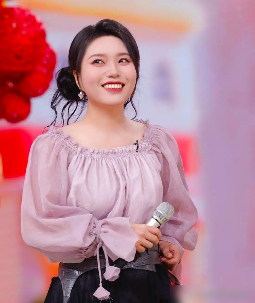 李雪琴的争议瓜，从2024年拖到2026年，至今没落地。
 
先是游泳二级证的矛