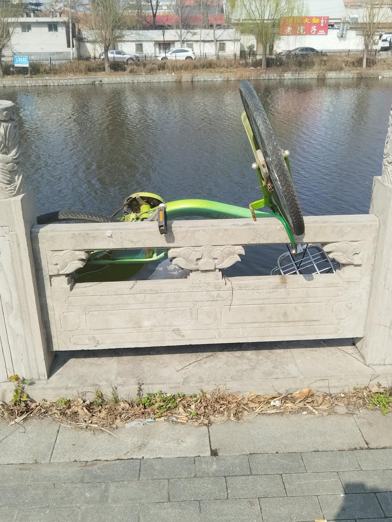 你说缺不缺德，竟干出这样的事情，真是无语😑。