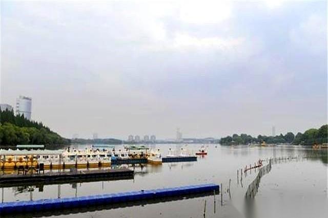 南京一个律师，直接把市民卡公司给告了。
就因为那张200多块的游园年卡。
这事儿