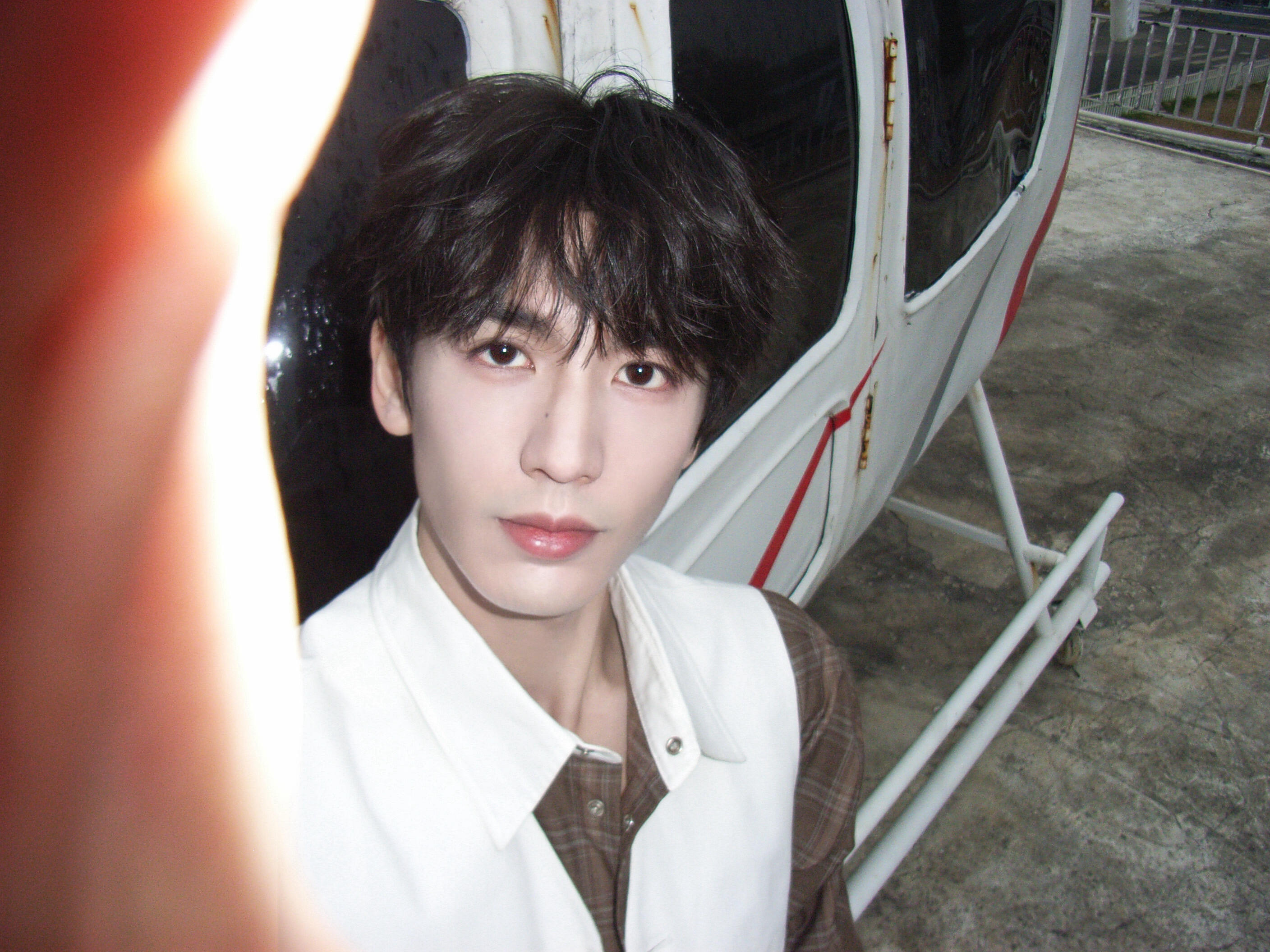 家有飞行员欧巴🚁张凌赫这组图完全是慕容清峄平行时空版吧📸 