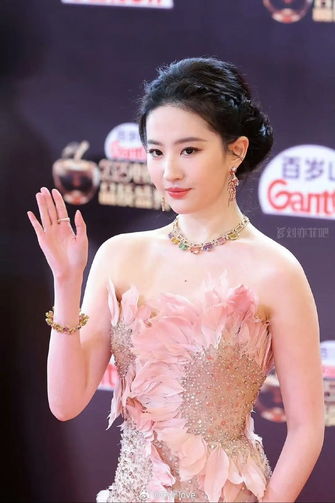 刘亦菲。