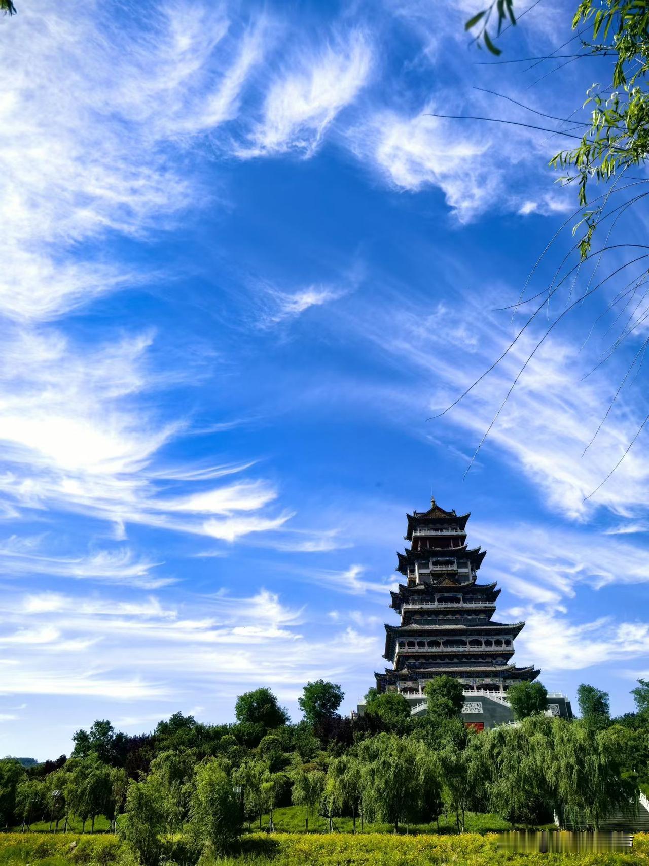 再遇天乐，四十年知己如故
 龙根
人海浮沉，最珍贵的缘分，莫过于久别未忘情，失联