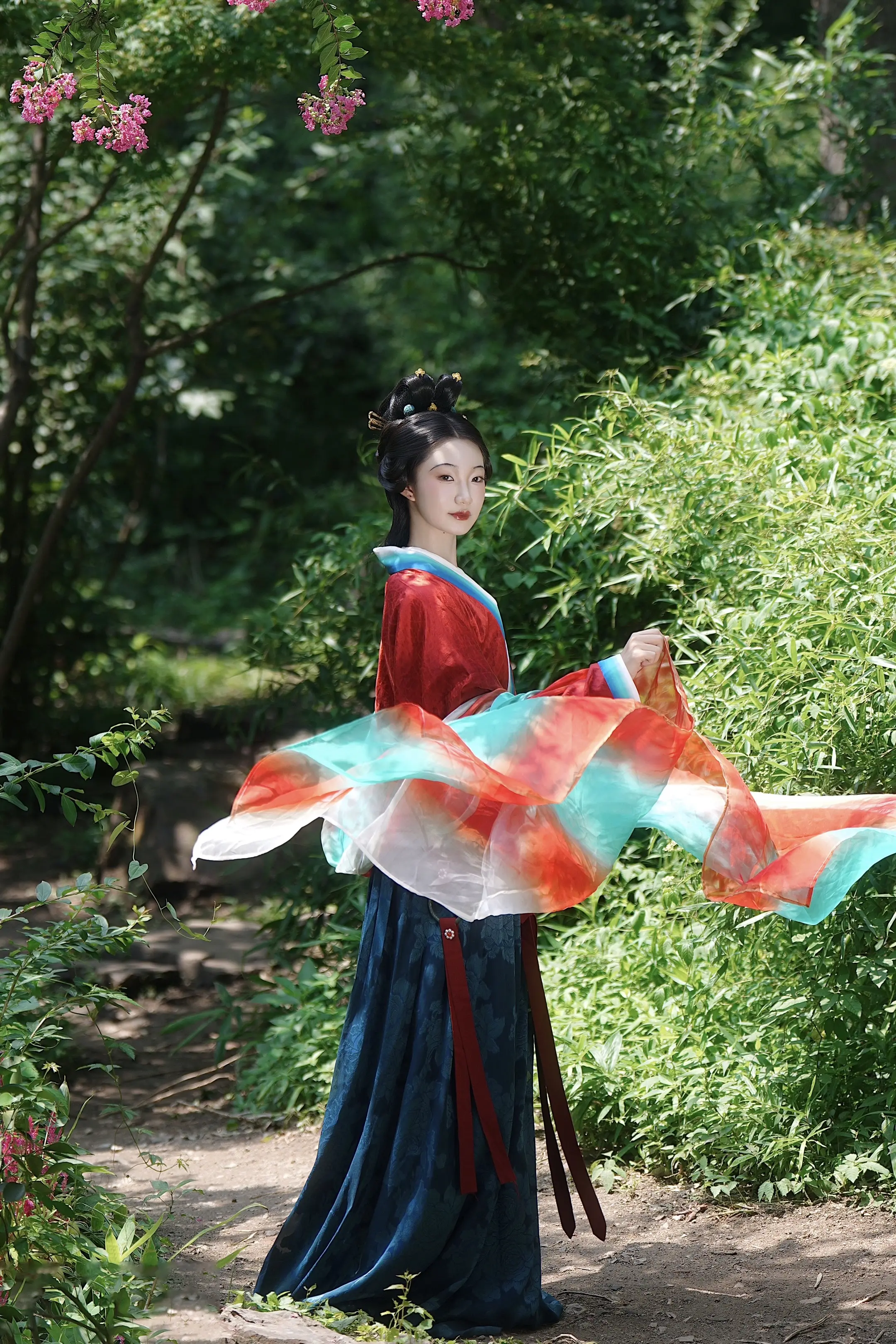 晋祠仕女。