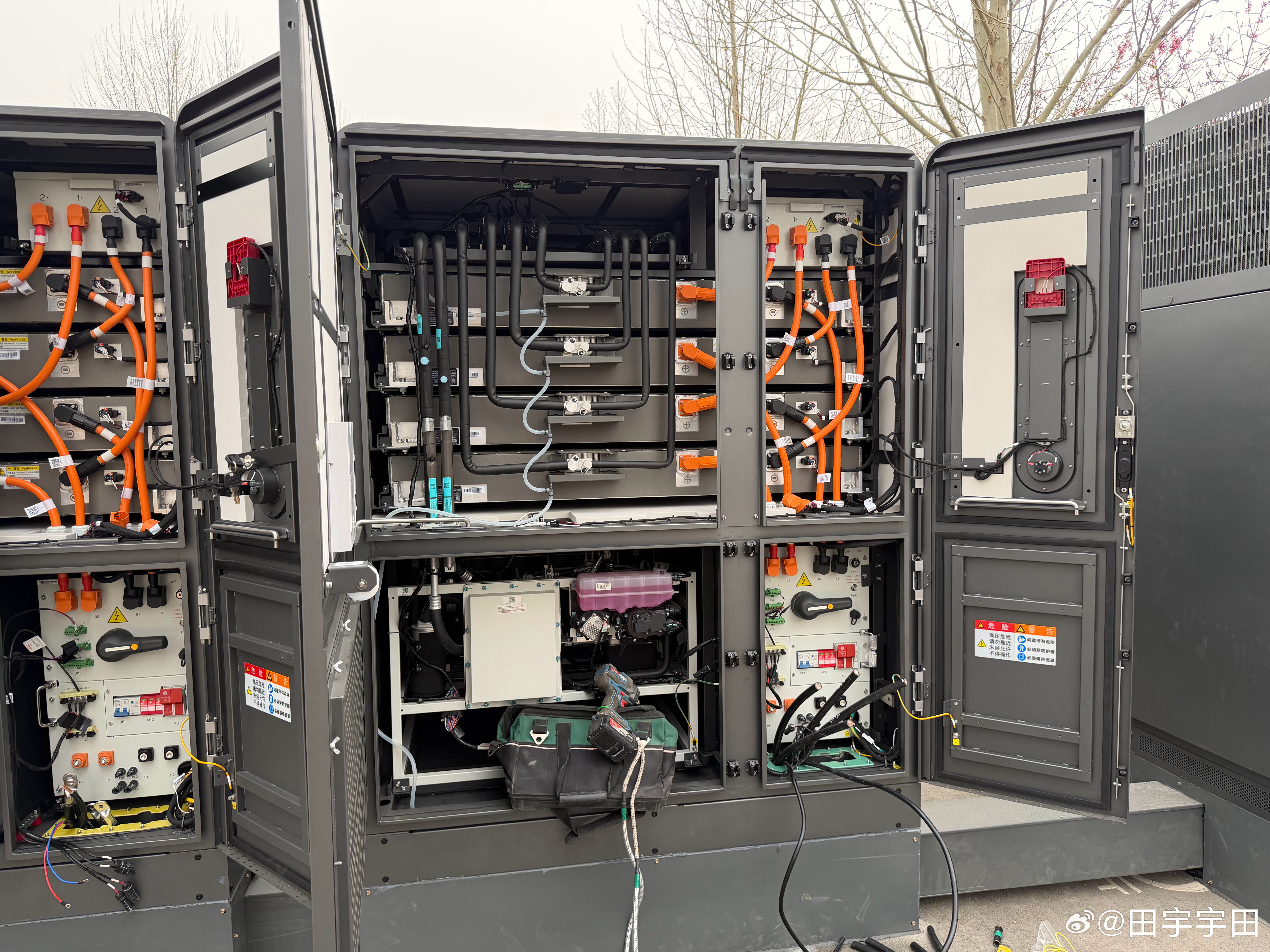 公司楼下的比亚迪闪充最后调试估计很快就能投入使用迪子自建桩比较晚但是速度真够快这