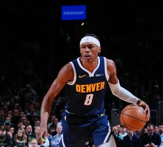 掘金真的是伤兵满营，有点鹈鹕队的内味了。
伤到哨子都保不住的程度了。
掘金队记：