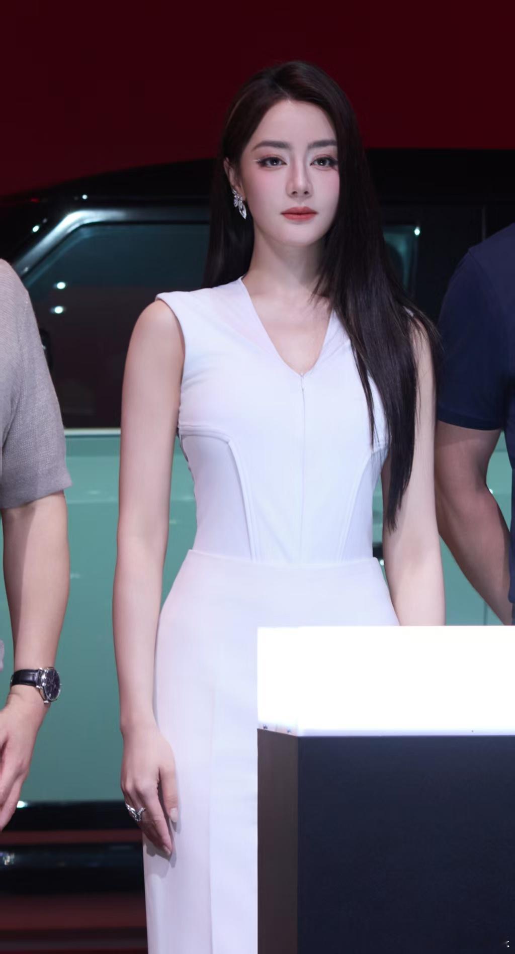 迪丽热巴好震撼的出图 此女美得好震撼 