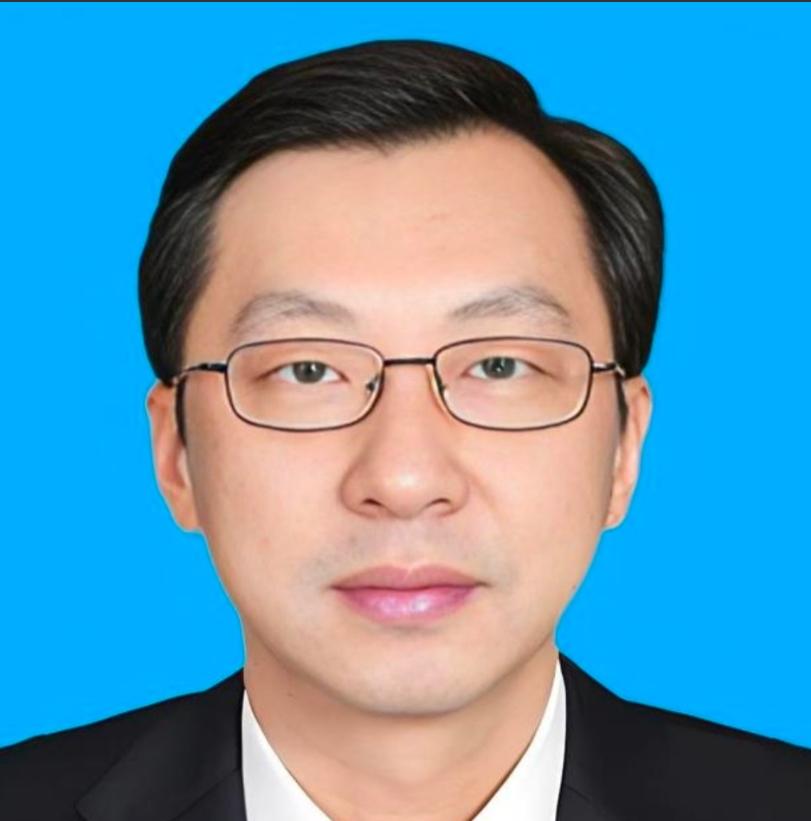 重庆金融圈这回是真地震了。 
 
那个管了半辈子钱袋子的正厅级干部阮路，栽得彻彻