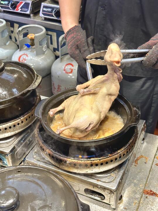 来厦门中山路吃姜母鸭，还得是鑫坞堂～