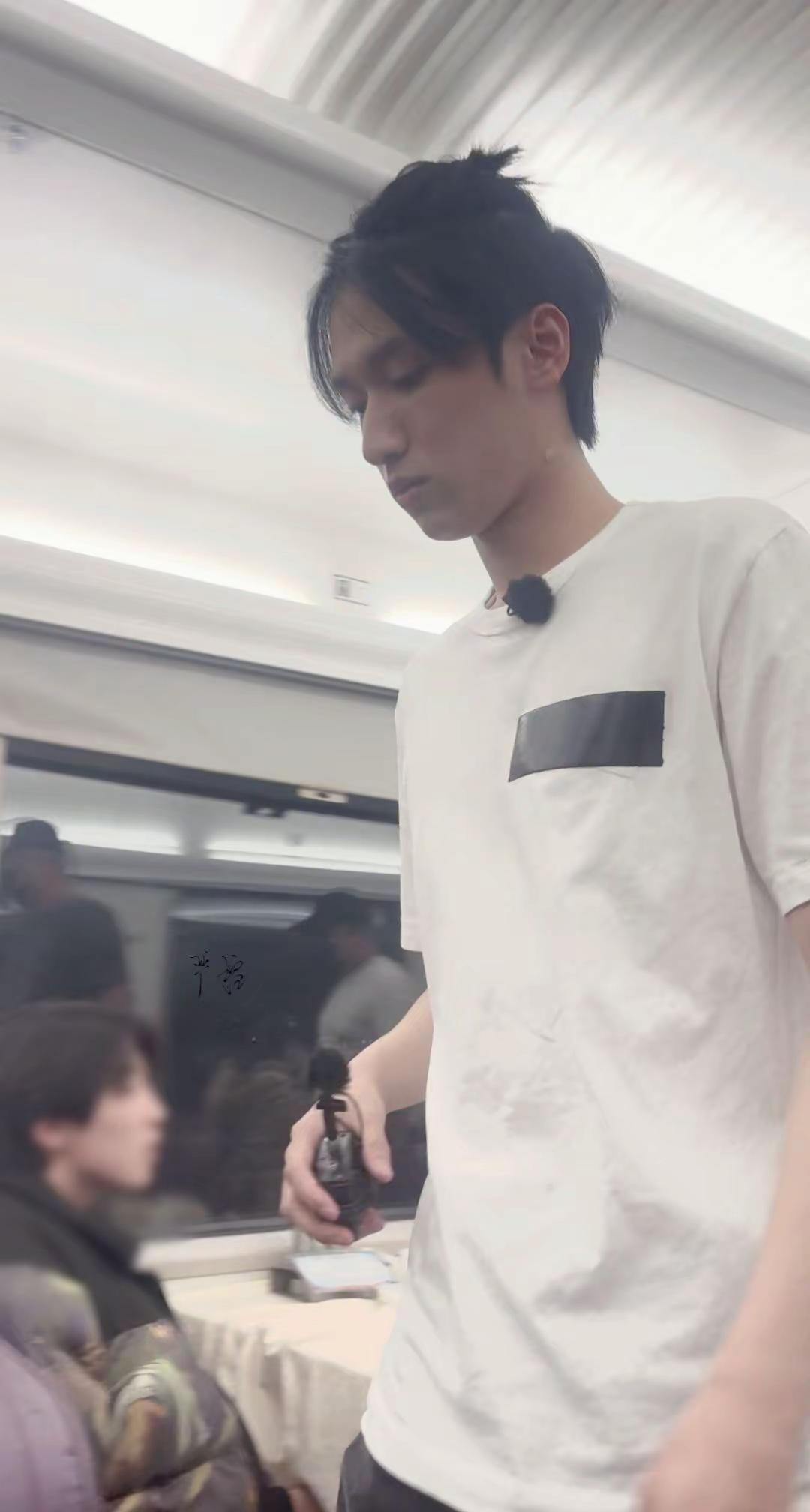 此男素颜就是很绝