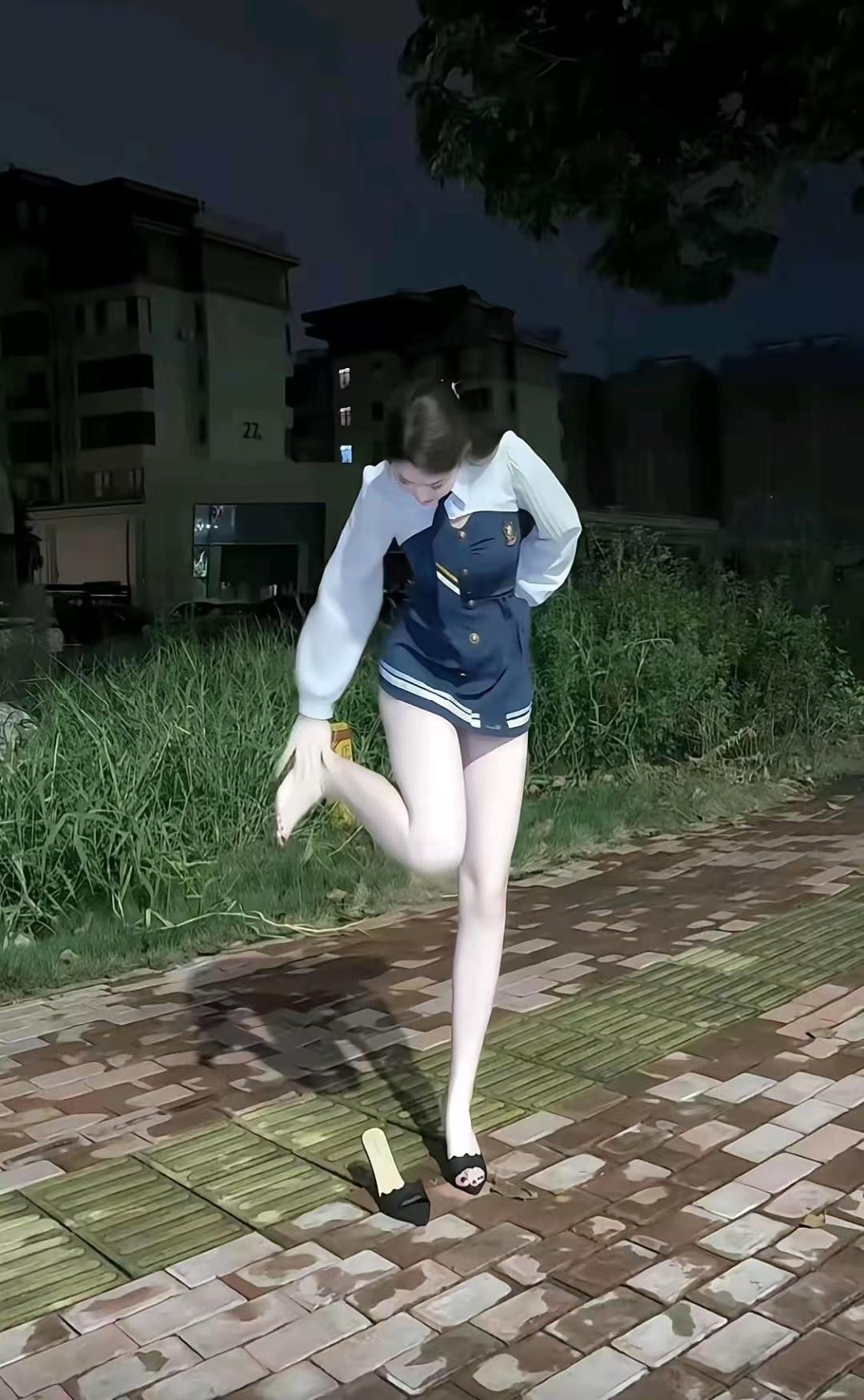 “制服诱惑”是误解：空姐最渴望的，其实是乘客的一个眼神
 
我敢说，90%的人看