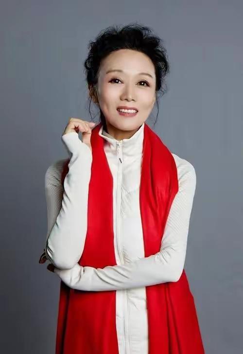 吴琼说：“当年，13岁的我考入黄梅戏艺术学校，马兰是我的同班同学，从那时起，我们