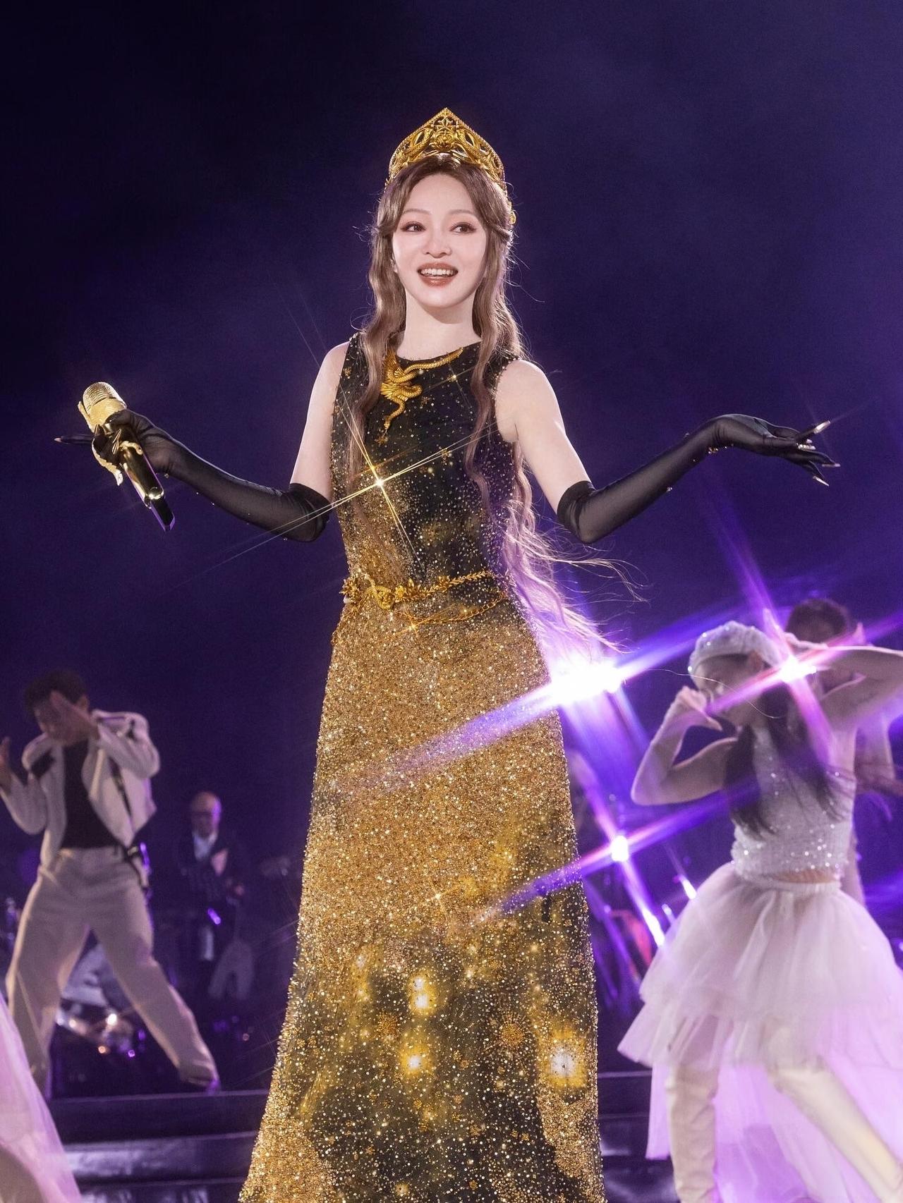 张韶涵去广东开演唱会，

我能理解，

她现在的造型，我也觉得很好。但是，她说粤