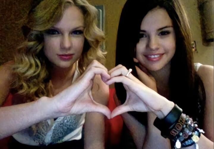 Selena Gomez和Taylor Swift早期合照，好美啊 