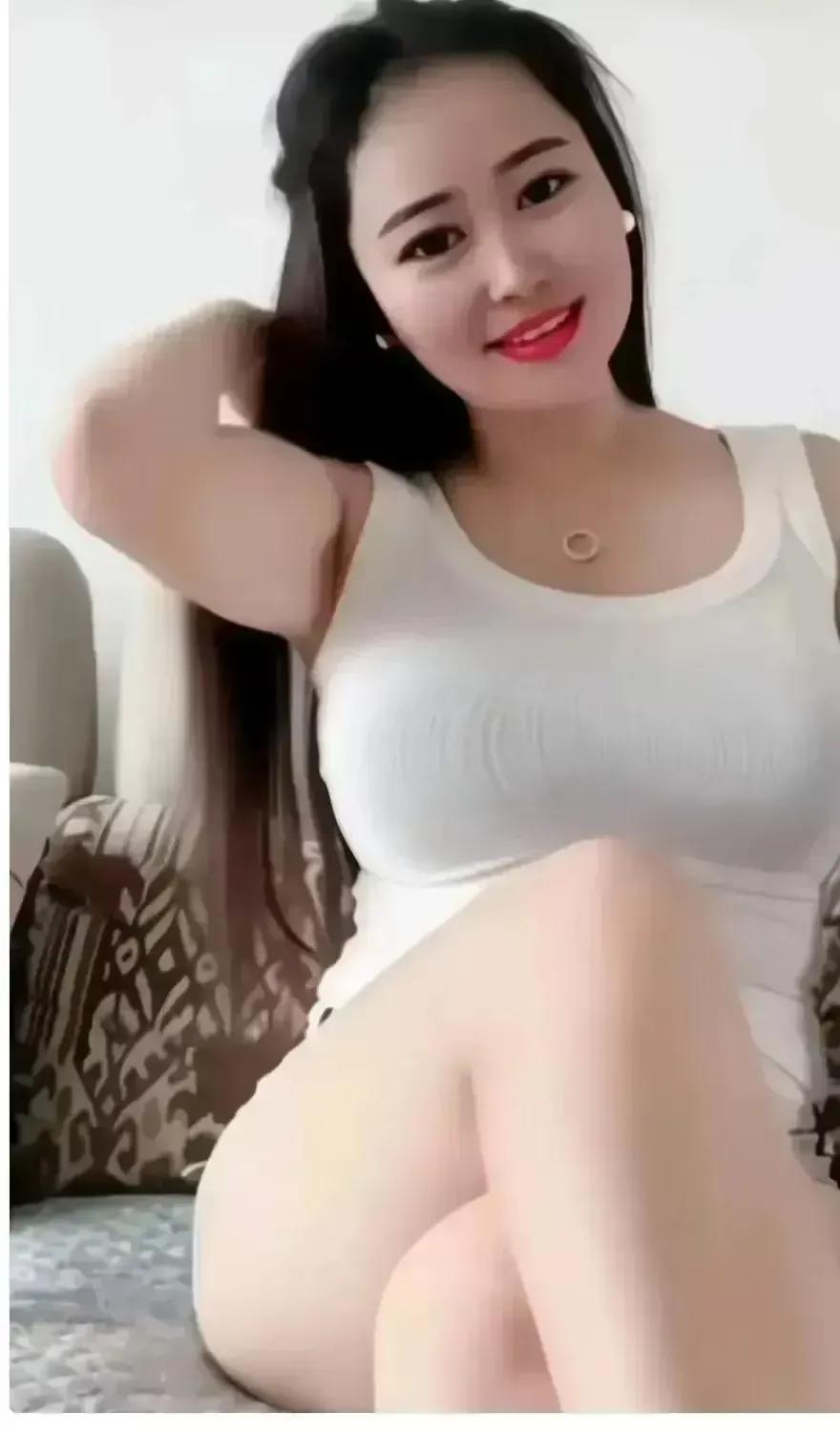 玉颜轻拂袖，红妆映画屏。玉娇颜 玉颜轻纱 玉颜 淡抹红妆 红妆美人图