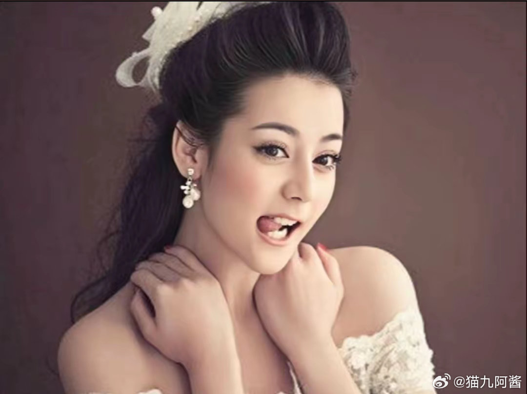 我看黑粉说这是“咬舌自尽”当黑图使……可我咋觉得这么可爱[允悲][允悲] ​​​