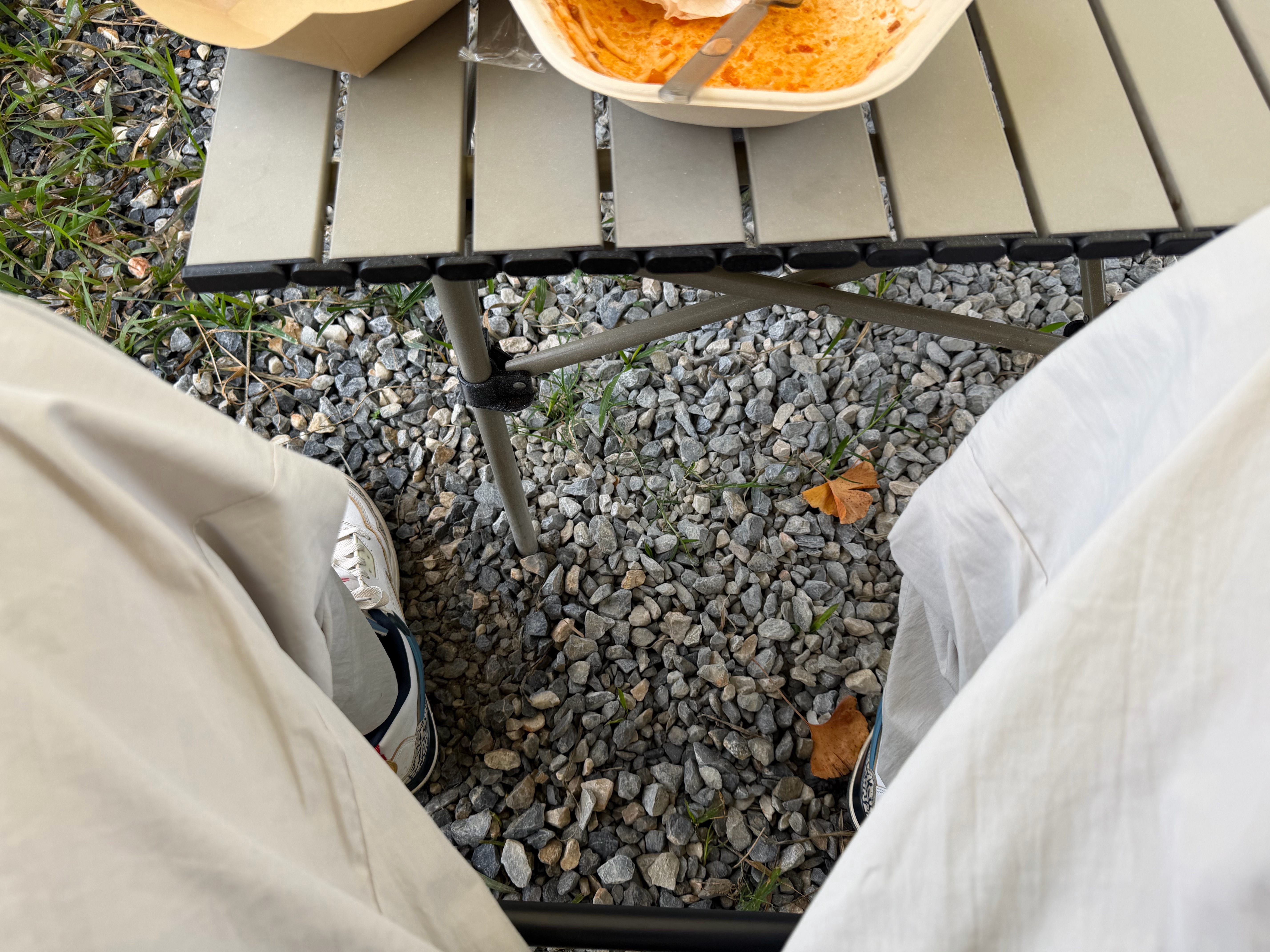 上午试驾拍摄结束，坐等吃饭 好慢啊[裂开]面都吃完了还有没上的 ​​​