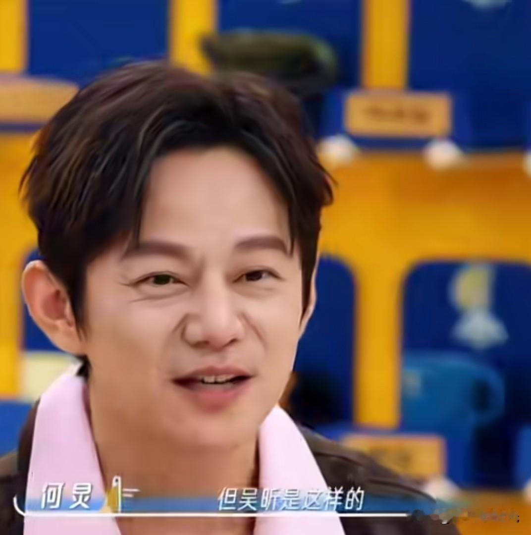 何炅在节目上讲去谢娜家和吴昕家两种不同的待遇，网友听了感叹:都挺尴尬的。

他去