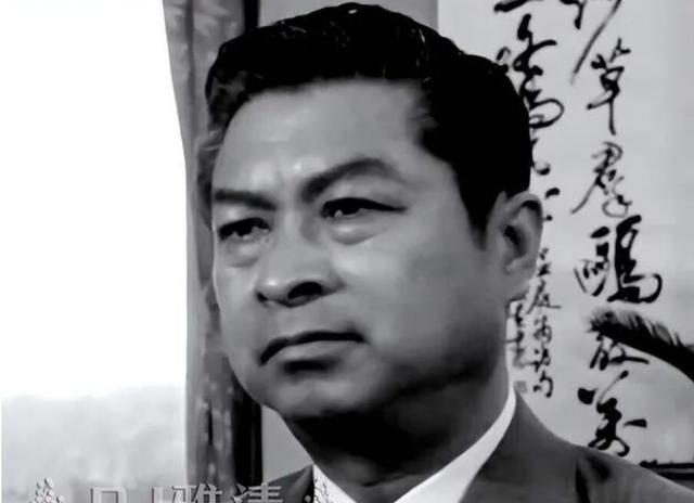 聊个老戏骨简瑞超，可能很多人不知道他名字，但肯定看过他的戏。最经典的就是《大浪淘