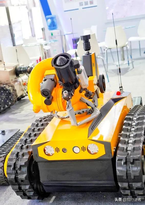 机器人最适合应用于军事、航天以及高危、有毒等特殊作业场景。从理论上讲，机器人替代