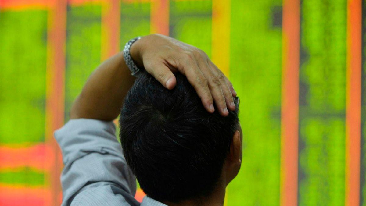 中国A股半年来整体账面蒸发了约13 万亿人民币，相当于每个中国人损失了近一万元。