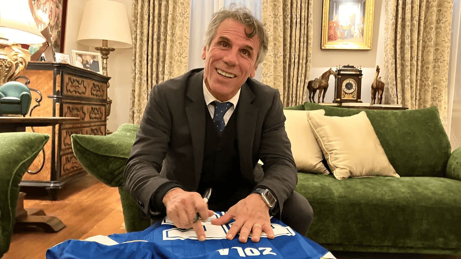 切尔西传奇名宿佐拉接受泰晤士报独家专访。（他打高尔夫的部分和切尔西、足球无关，不