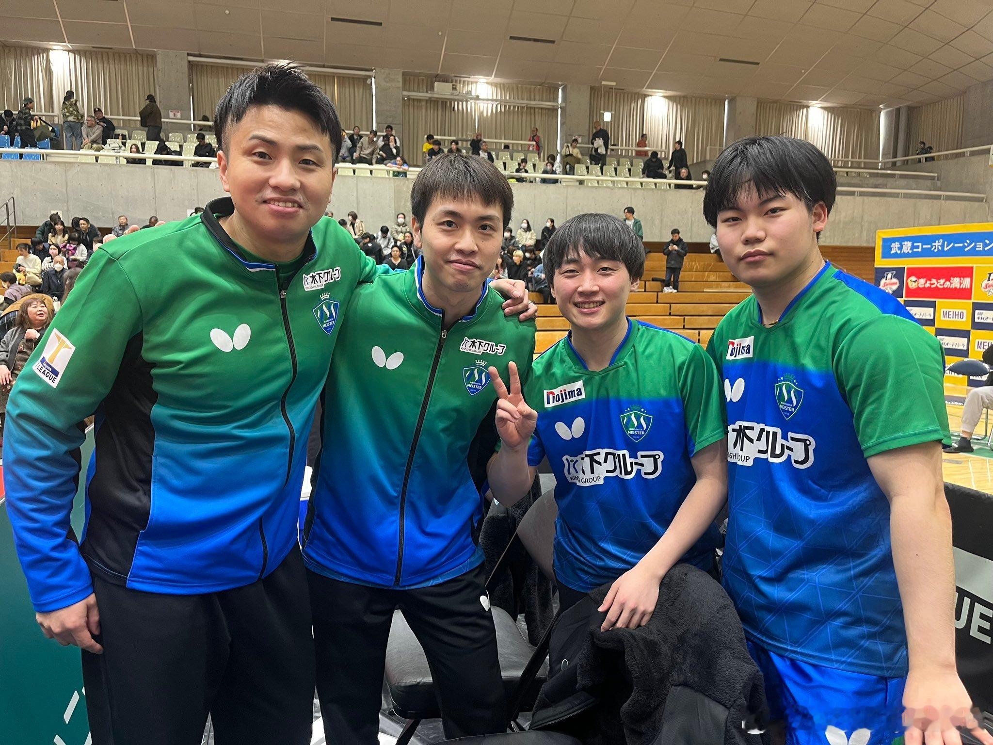 木下东京赛后合影📷吉山僚一、林昀儒、张佑安因要准备下一场比赛，在各自出场后先行