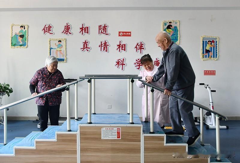 60后退场绝非简单换班，而是社会底层逻辑的重构。廉价劳动力红利消退，倒逼产业向智