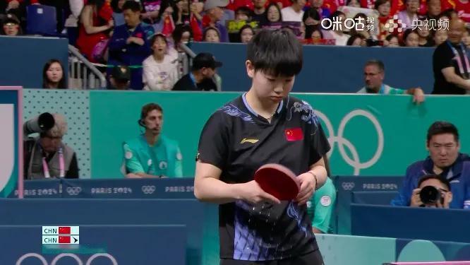 孙颖莎将大比分扳到2比2平！长得最萌的脸，打着最狠的球，11:9比赛太激烈了！ 