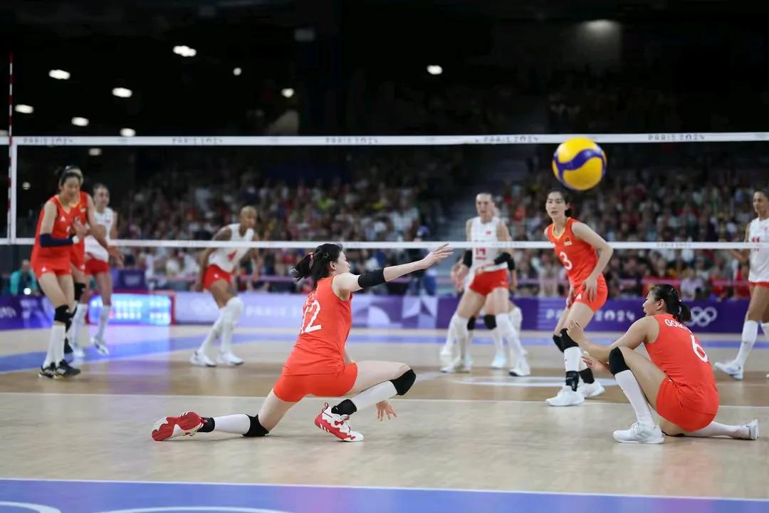 女排姑娘别哭，女排精神永远不倒，我们爱你！
这就是国人的心声！这就是你们的底气！