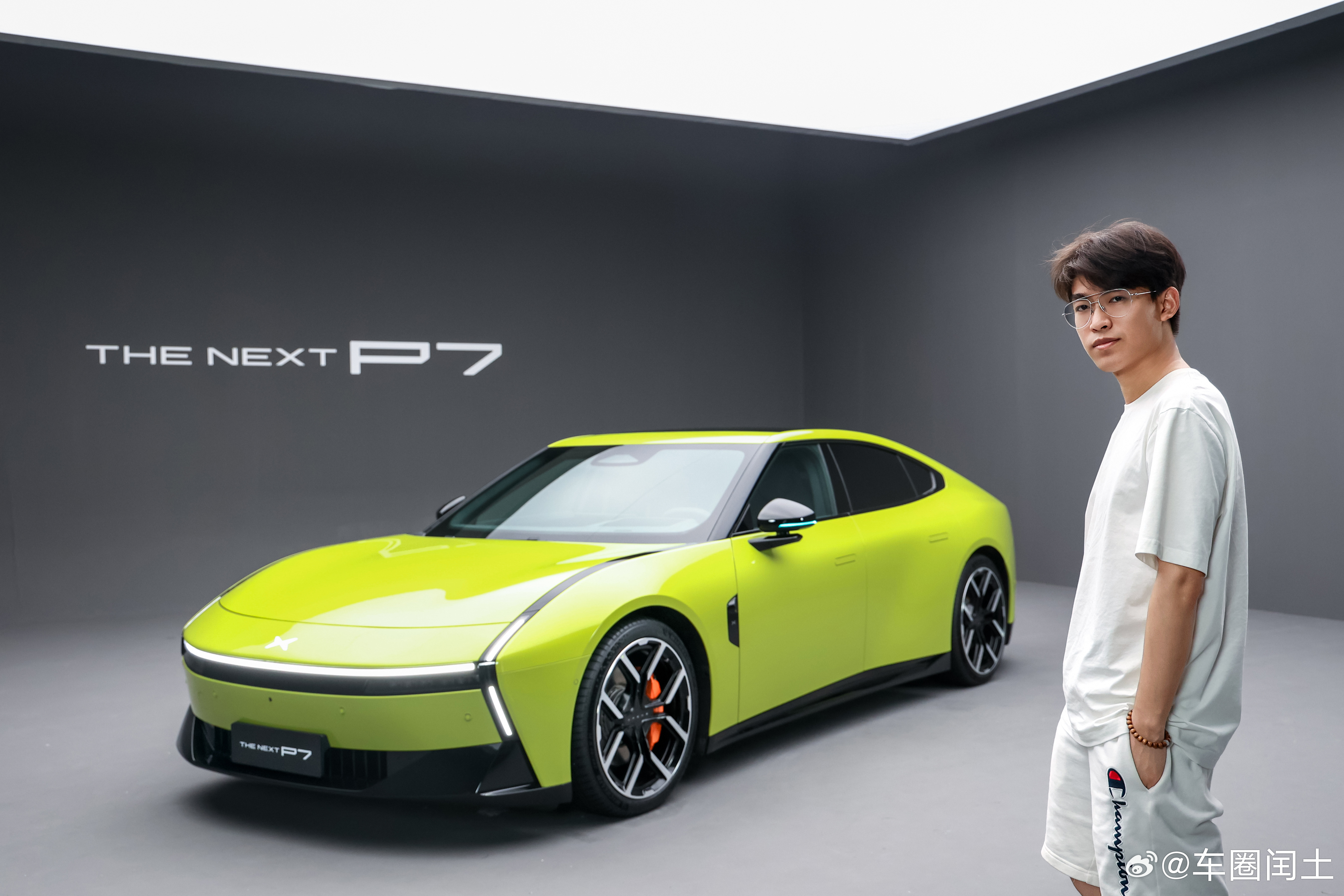 全新小鹏P7太高级了大v聊车 不容易，跟着小鹏P7卖了一波老脸在设计方面，从谍照