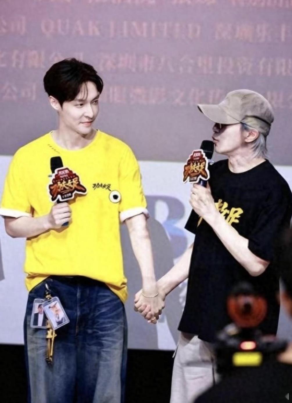 张艺兴路演现场表白周星驰张艺兴在周星驰电影里找到梦想张艺兴追星追到合作，路演时黏