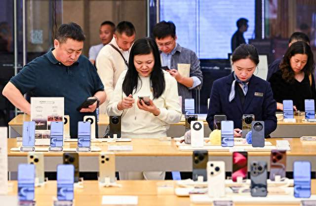 事实已经证明，手机越涨价，消费者越不着急换了