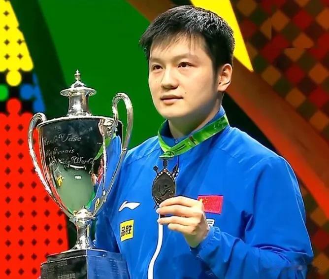 樊振东17岁就能参加世乒赛的单打赛，这个记录在国乒都是首屈一指，还是因为樊振东在