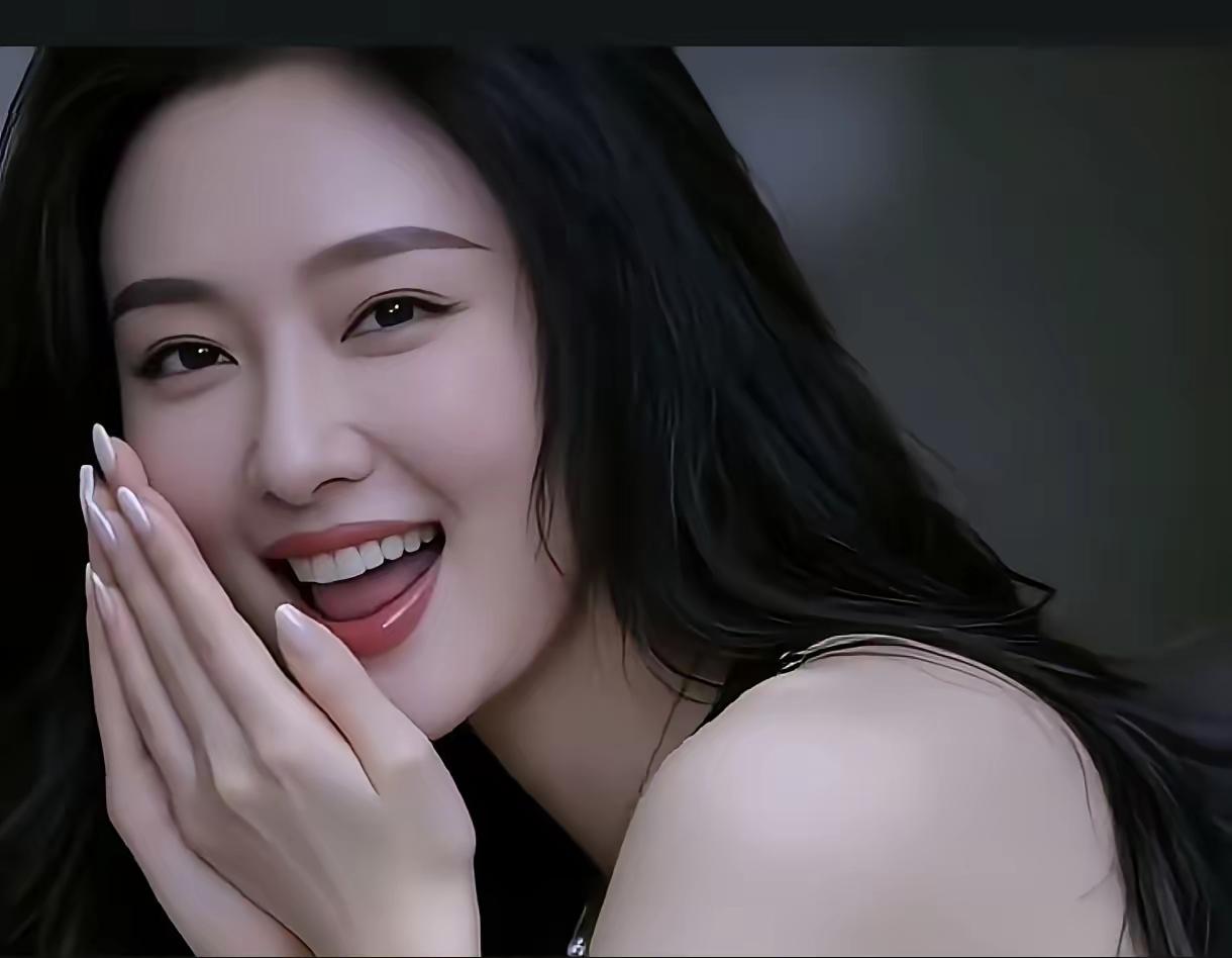 甜美笑容，元气满满，少女心爆棚！😊✨