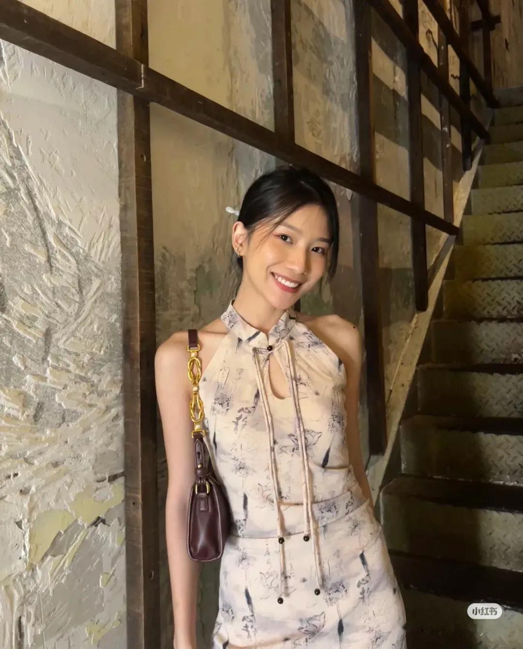 话说大马近几年就推出了许多样靓身材正，气质也相当不错的新晋博主，而余靖儿就是其中