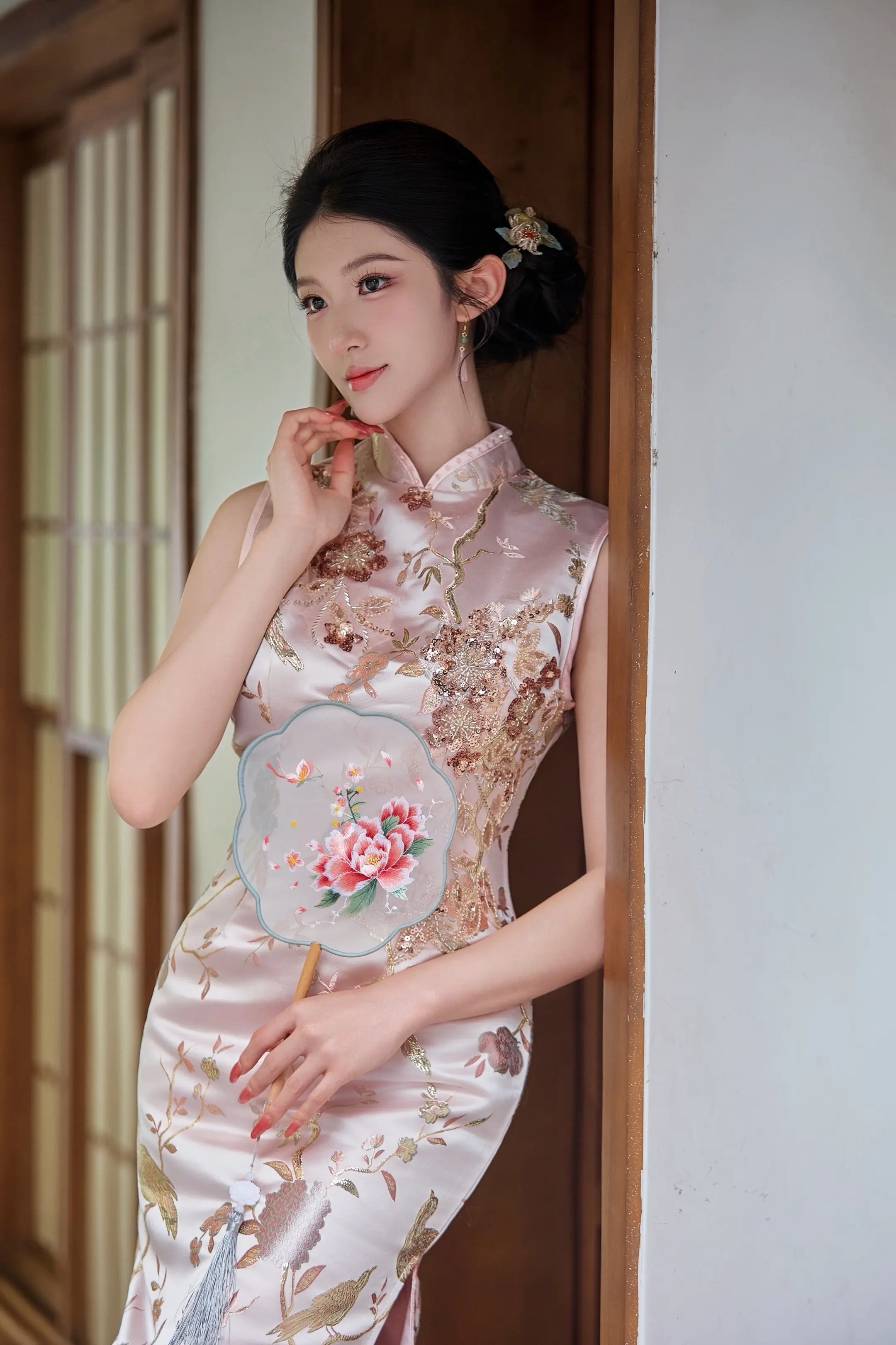 柔是东方骨，恣是心无拘。