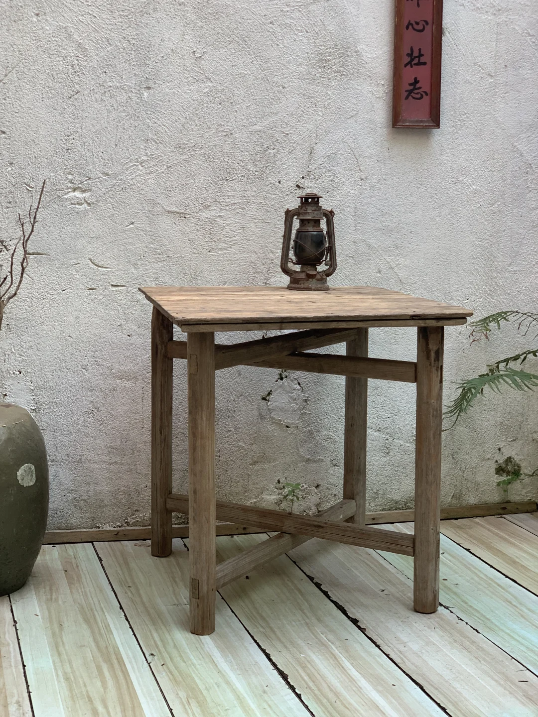 折叠小方桌；纹理佳：民宿茶室极简侘寂家具。