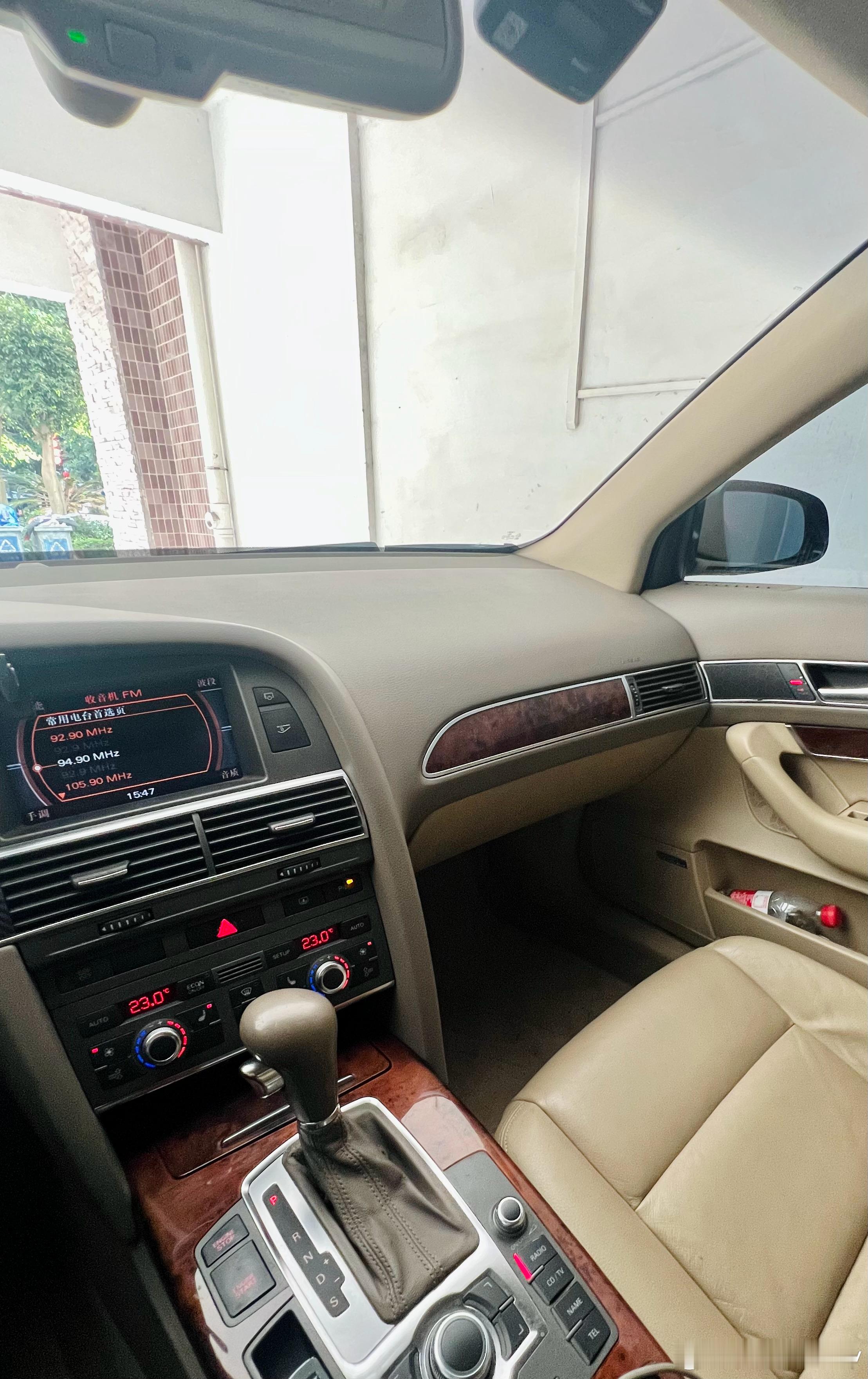 最近一直在开带后轮转向的车，今天开老奥迪A6挪车，感觉转向半径很大，有些觉得能一