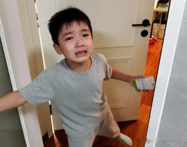 孩子出现这4种迹象，说明内心已受严重创伤！家长正确做法全在这