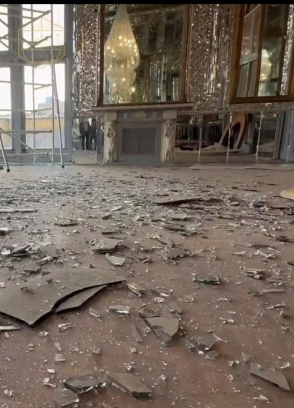 伊朗玫瑰宫前后对比，真真是“宫阙万间都做了土”，心里百感交集，可能这就是当年雨果