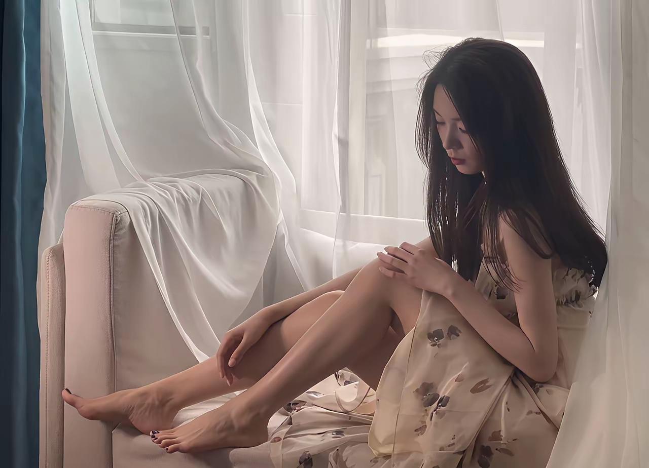 [送心]如今的“岳绮罗”，好看是好看，但似乎…太廋了吧[可怜]