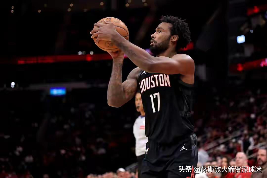 范弗里特下赛季复出，轮换阵容竞争进一步加剧。如果DFS换不走，伊森不论是续约还是