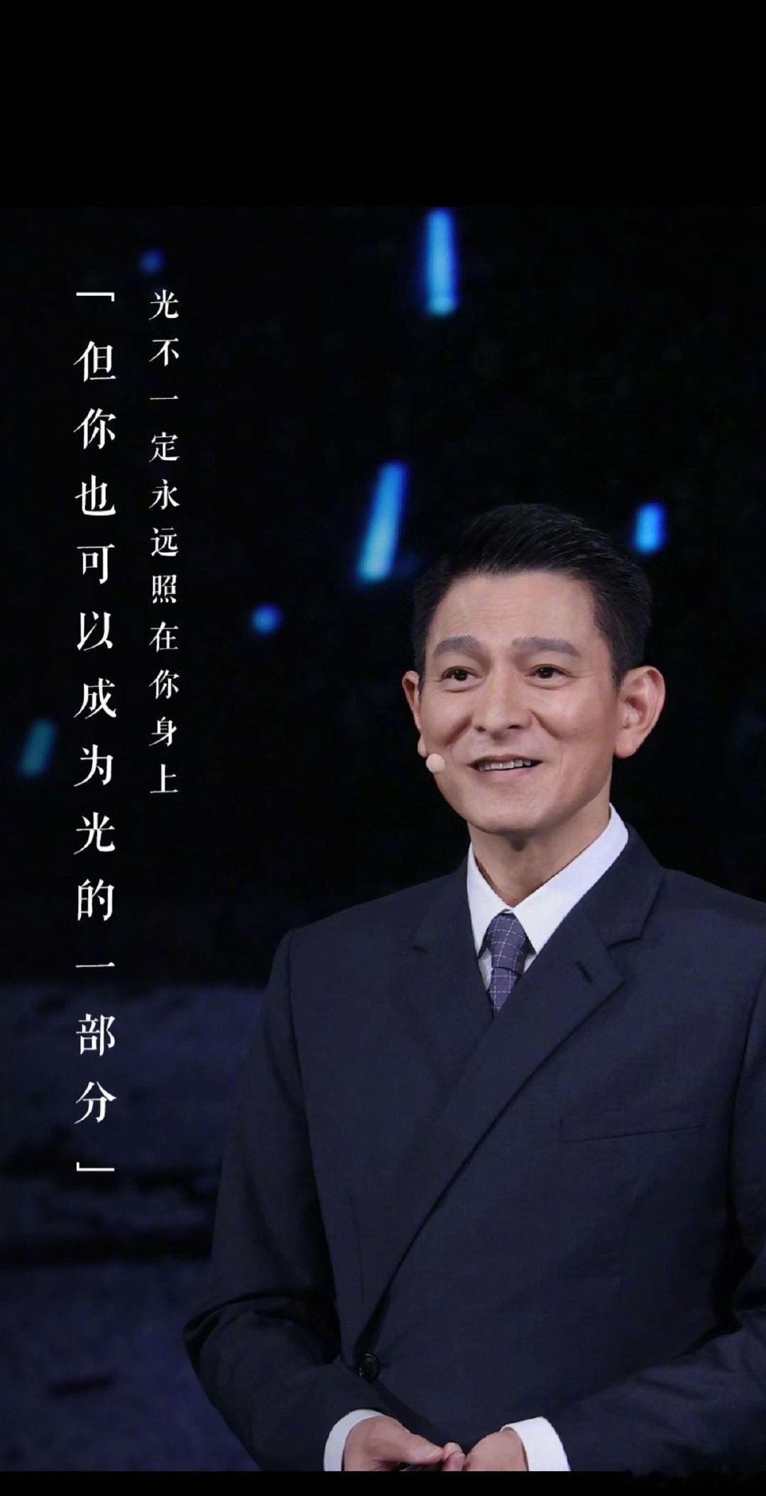 刘德华久违荧幕独白刘德华黑西装气场华仔这黑西装独白，第一眼是气场，第二眼是人生！
