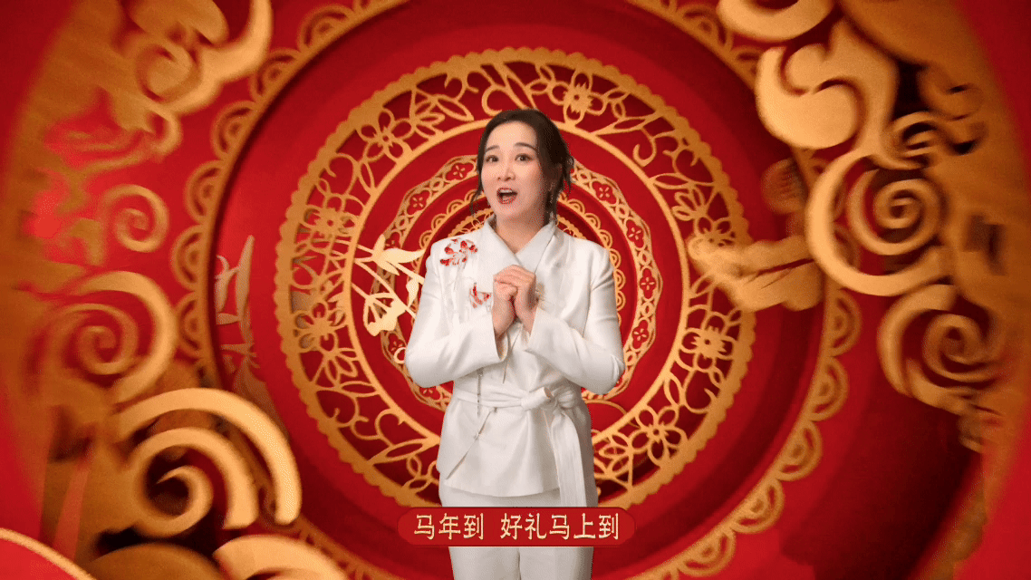 一起接接接接接彩头 好久不见的 状态超棒！新中式白色套装 + 红色点缀，扎发尽显