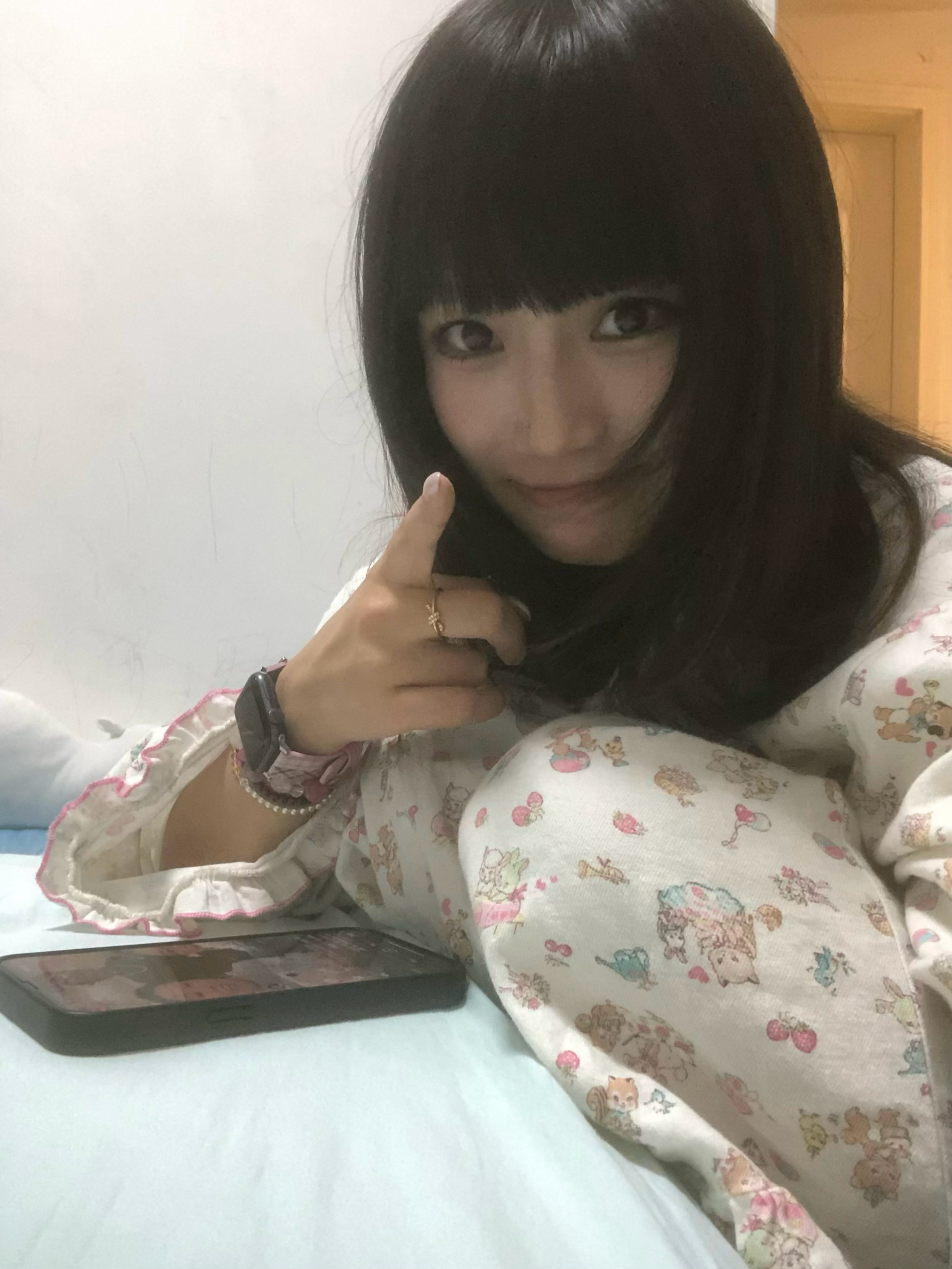 中午和老小子出去吃了美蛙鱼火锅然后在家休息了一整天！！！！！！明天又要上班 好疲