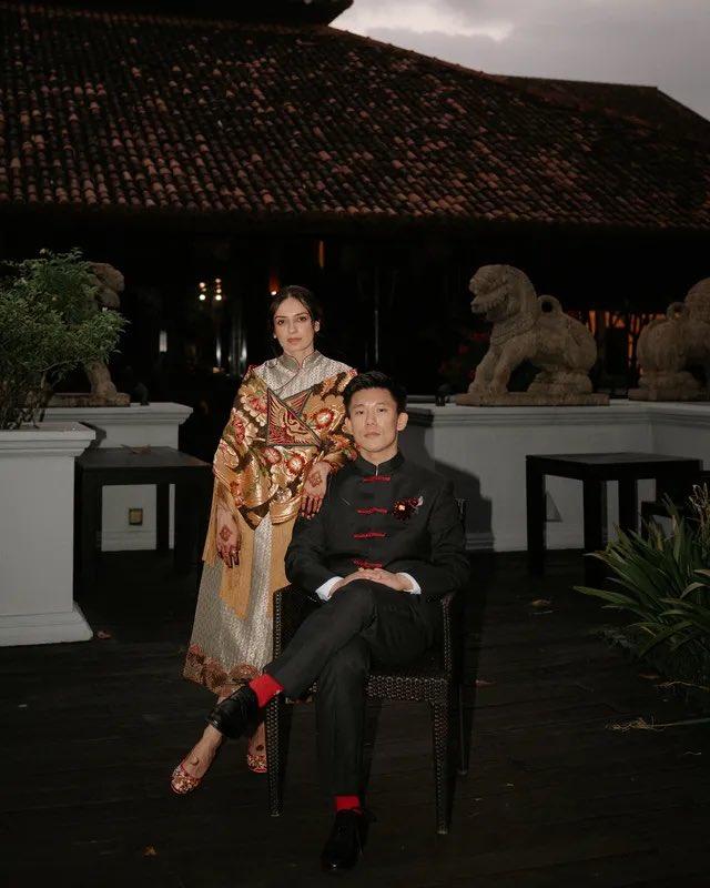 印度顶级时尚杂志《Vogue India》刊登了一组极具美感的印度-广东跨文化婚